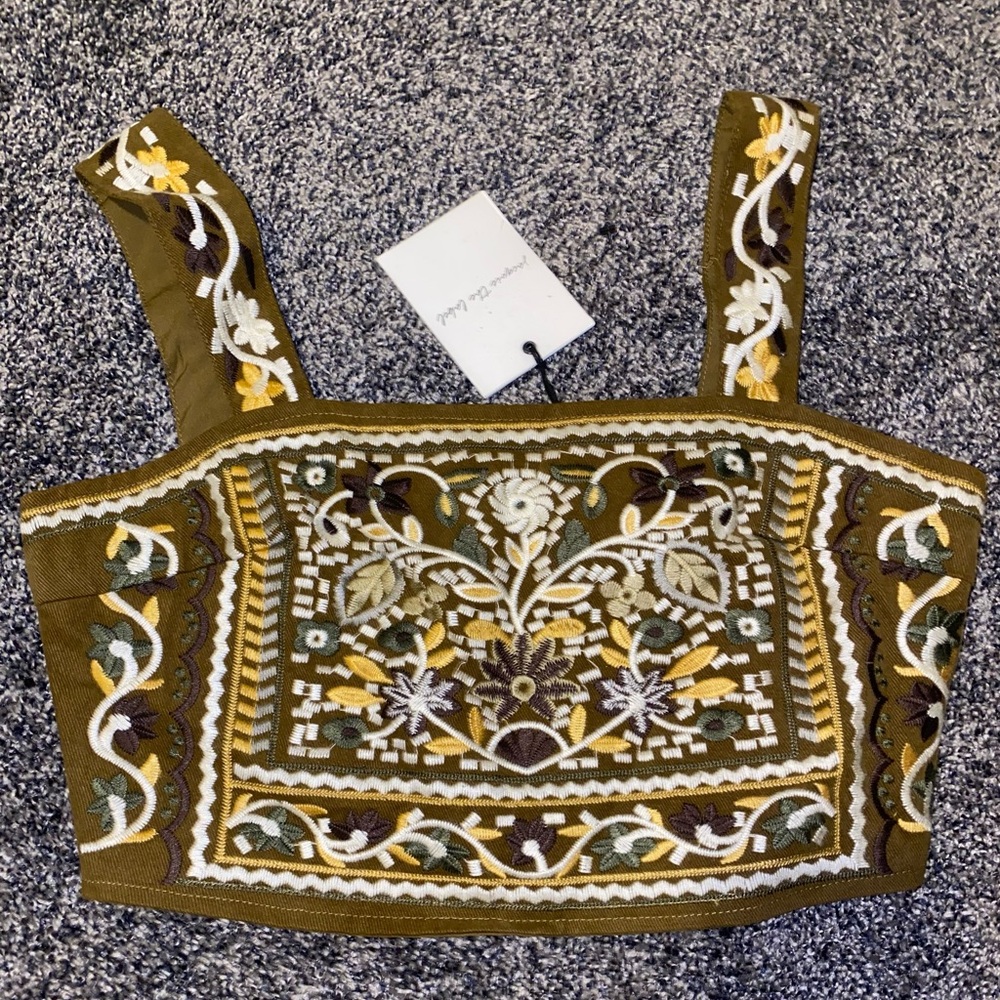 Crop top size small